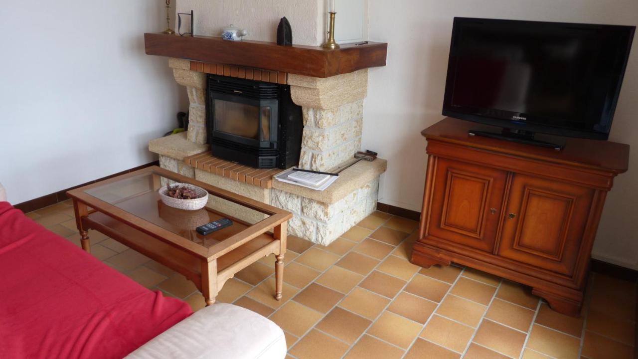Maison De Vacances Pour 6 Personnes Avec Piscine Lainsecq ภายนอก รูปภาพ