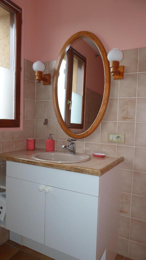 Maison De Vacances Pour 6 Personnes Avec Piscine Lainsecq ภายนอก รูปภาพ