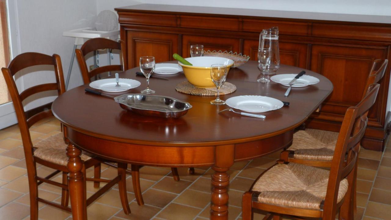 Maison De Vacances Pour 6 Personnes Avec Piscine Lainsecq ภายนอก รูปภาพ