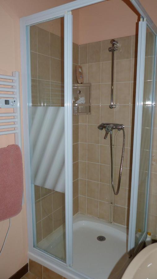 Maison De Vacances Pour 6 Personnes Avec Piscine Lainsecq ภายนอก รูปภาพ