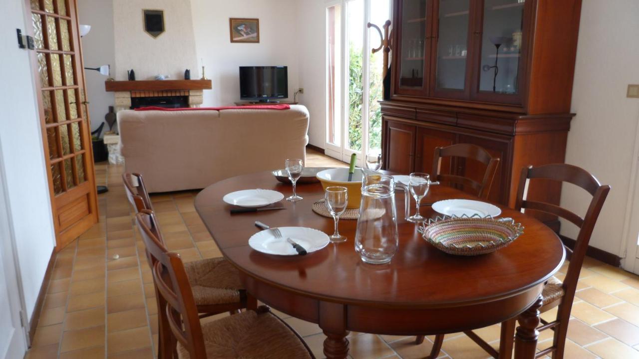 Maison De Vacances Pour 6 Personnes Avec Piscine Lainsecq ภายนอก รูปภาพ